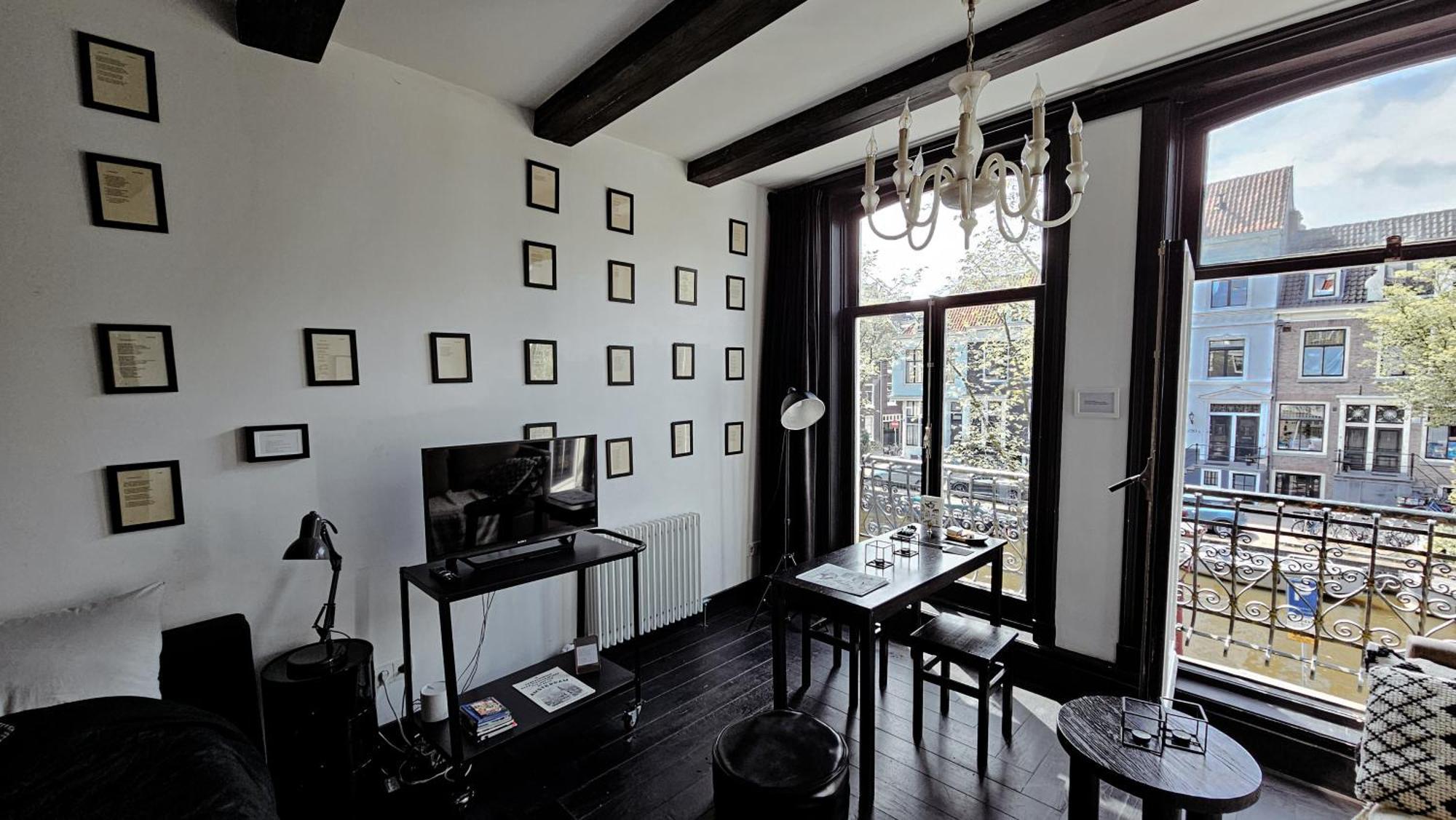The Black Beauty Private Studio With Canal View From 1799 Amesterdão Exterior foto